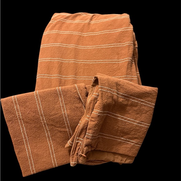 Sheets - Picture 1 of 1
